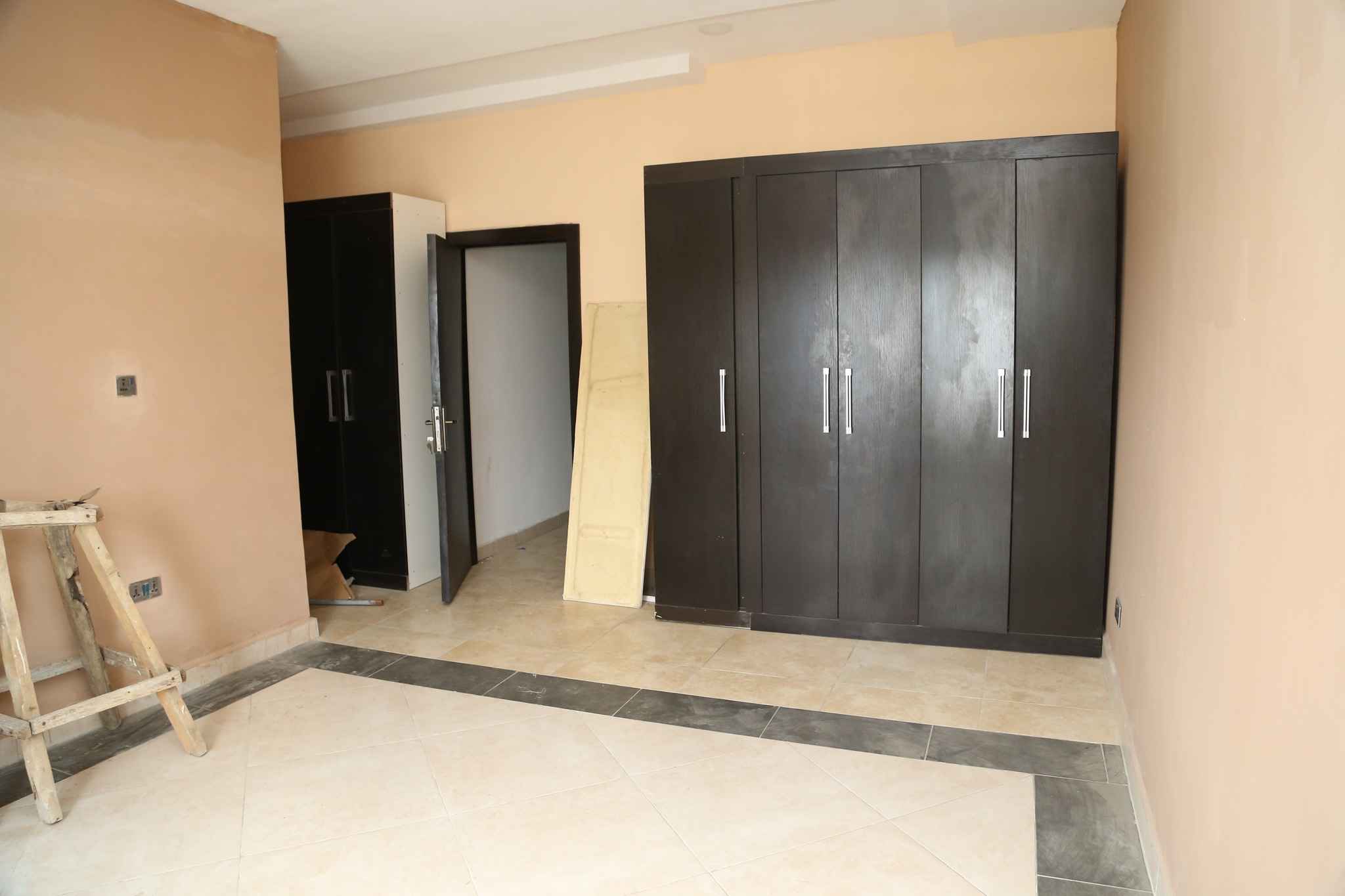 2 BEDROOM Flat