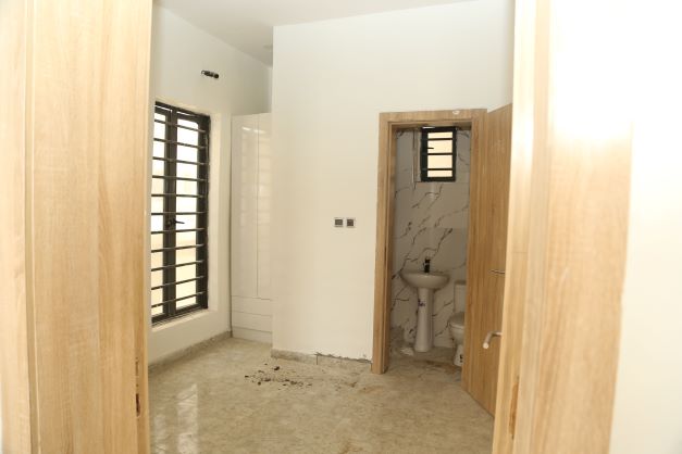 4bedroom semi-detached duplex