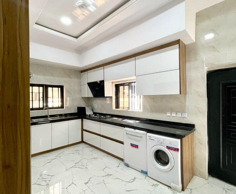 5bedroom detached duplex for sale.