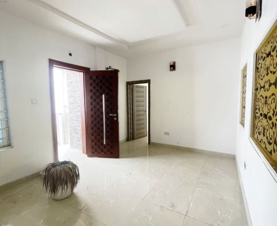 Spacious 5 Bedroom Detached Duplex with BQ