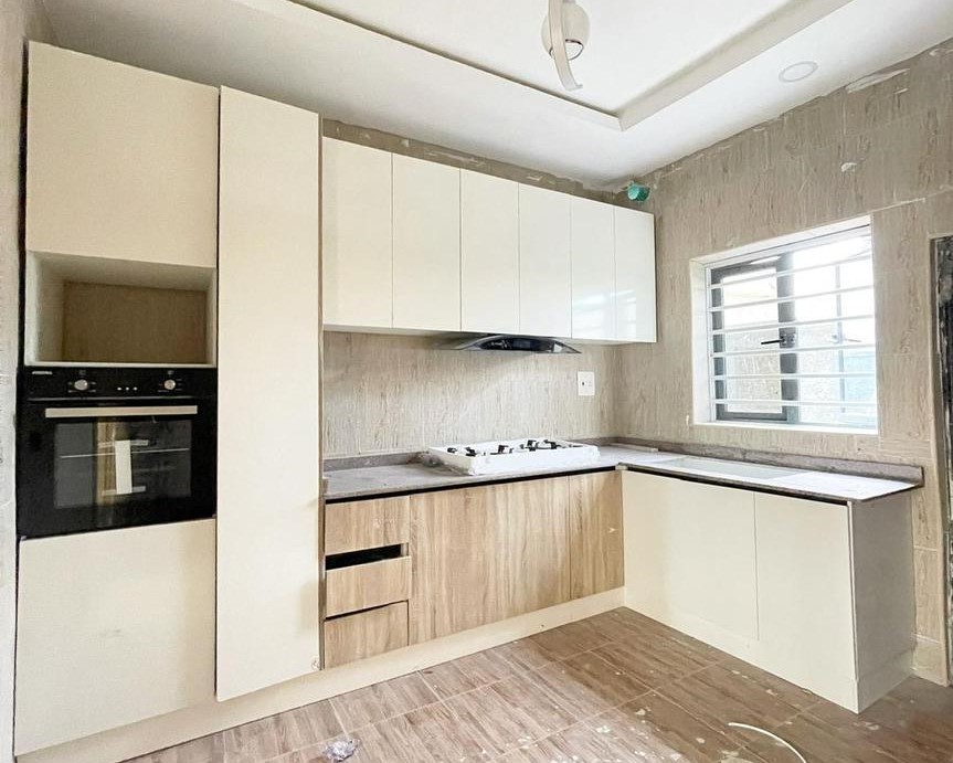 Spacious 4 Bedroom Terrace Duplex with BQ