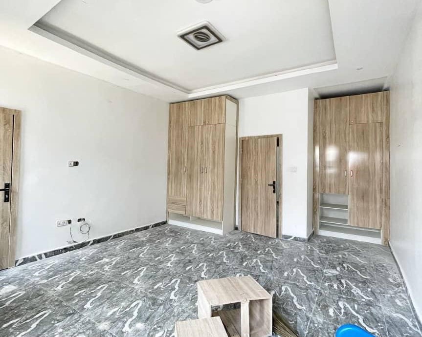 Spacious 4 Bedroom Terrace Duplex with BQ