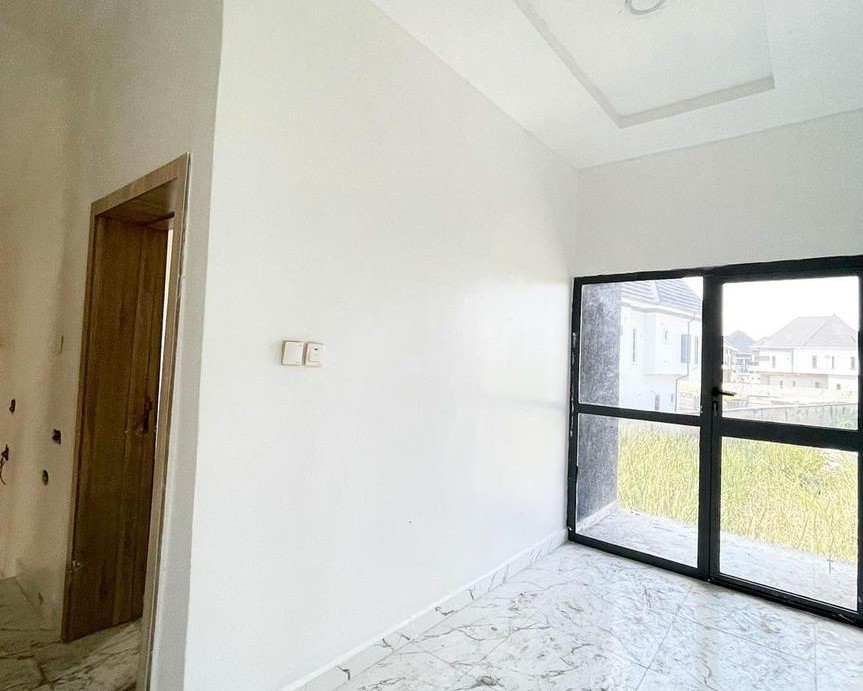 Spacious 4 Bedroom Terrace Duplex with BQ