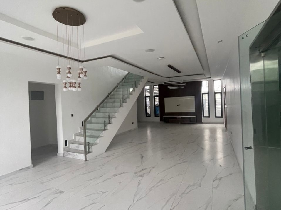 Luxury 4bedroom detached duplex with bq