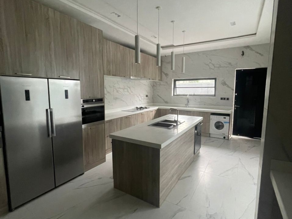 Luxury 4bedroom detached duplex with bq