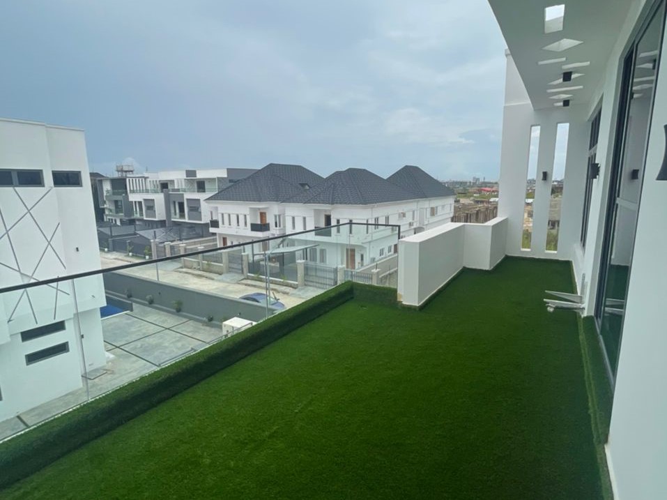 Luxury 4bedroom detached duplex with bq