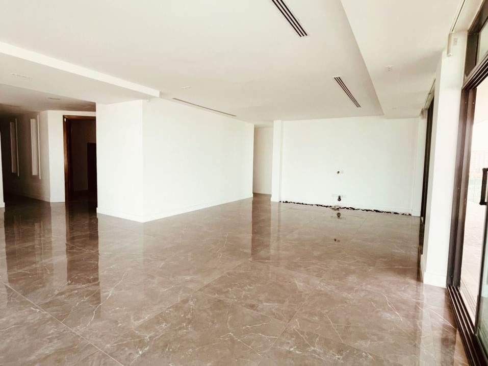Luxury 5 Bedroom Apartment & Maisonette with 2 Rooms BQ