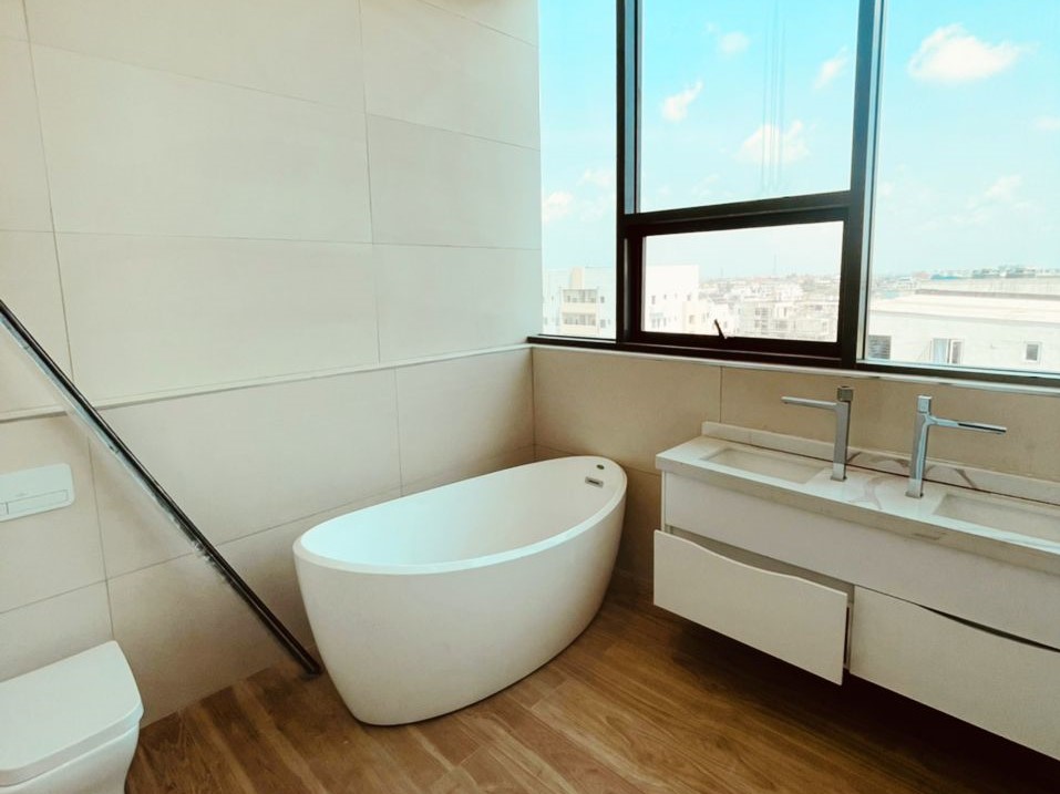 Luxury 5 Bedroom Apartment & Maisonette with 2 Rooms BQ