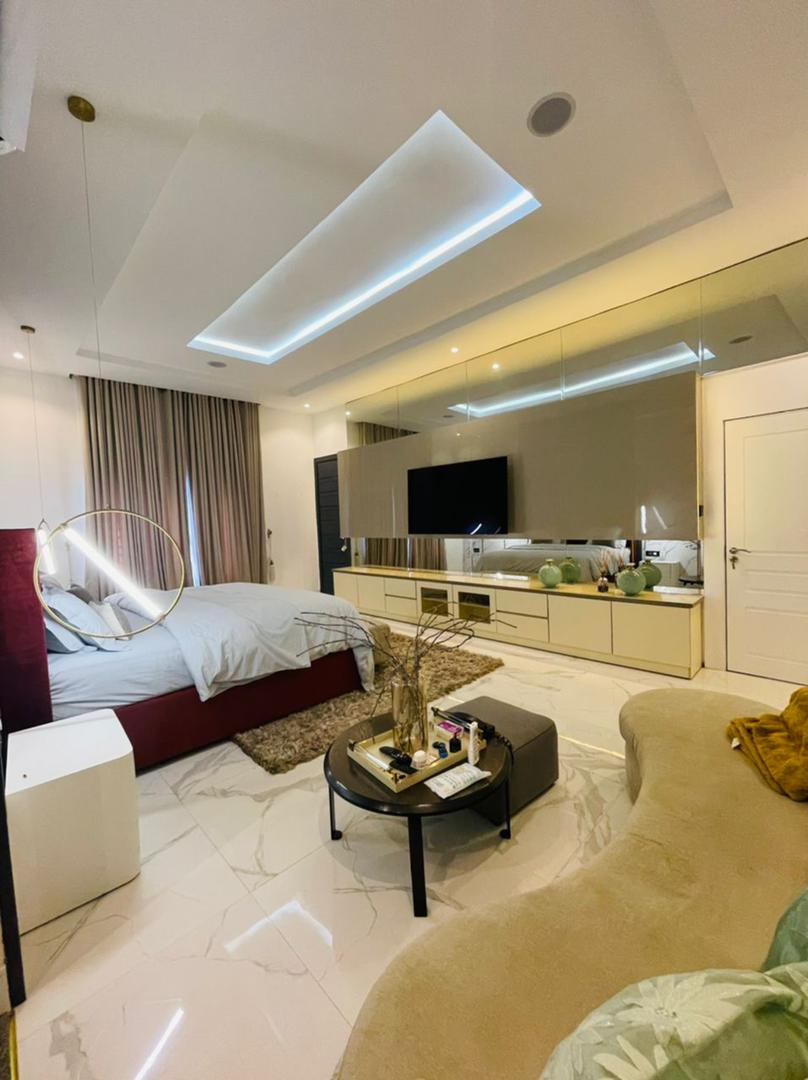 5 bedroom detached duplex with BQ