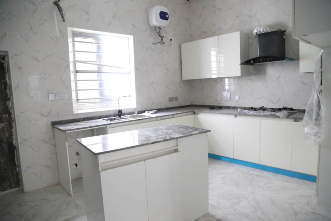5bedroom detached duplex with bq