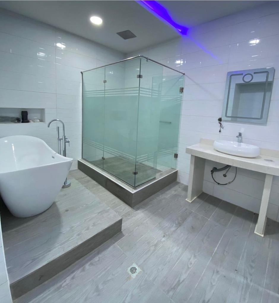 5 bedroom detached duplex with BQ