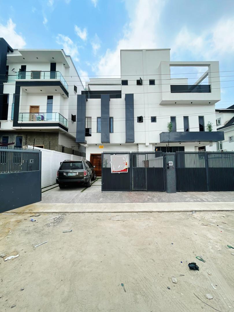 4 bedroom semi detached duplex with BQ