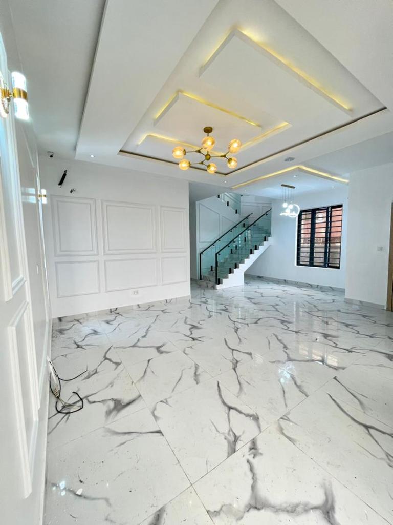 5 bedroom detached duplex with BQ