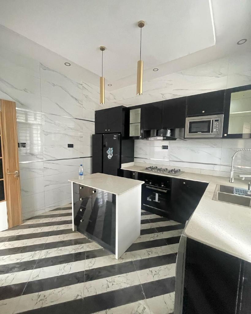 4 bedroom semi detached duplex