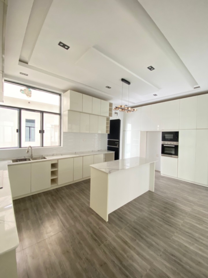 5 bedroom detached duplex with BQ