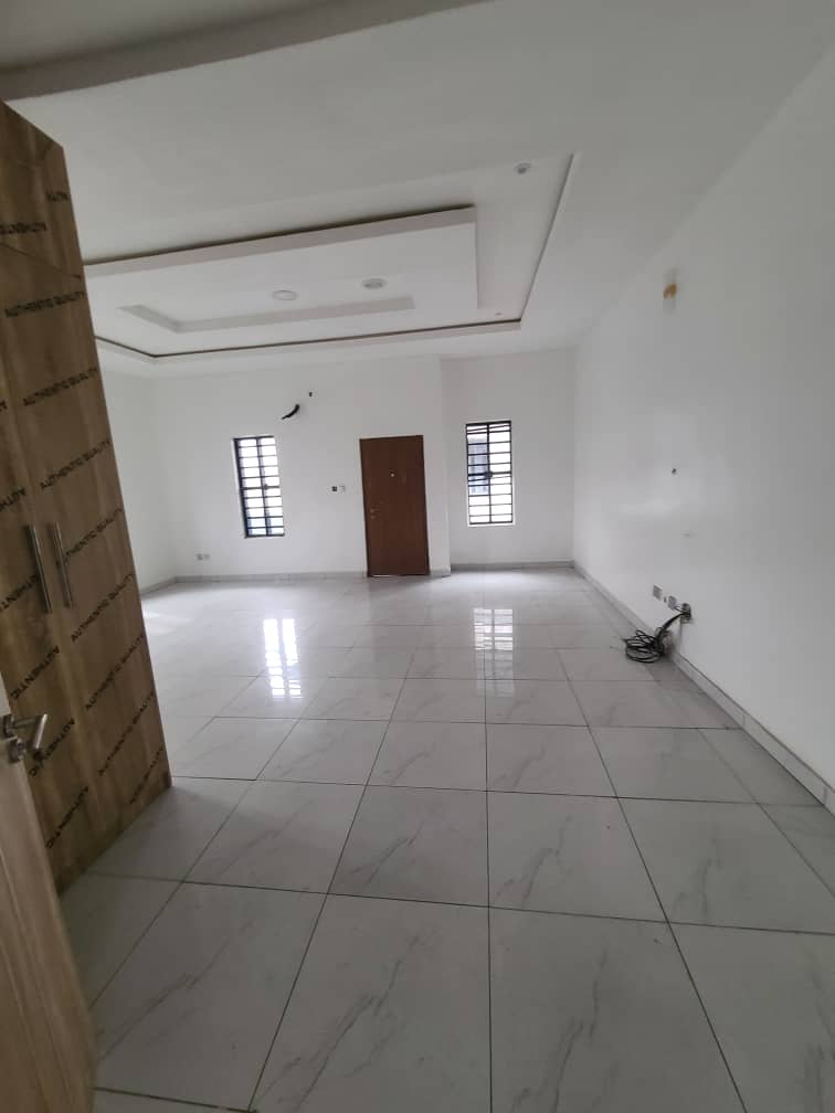 5 bedroom detached duplex