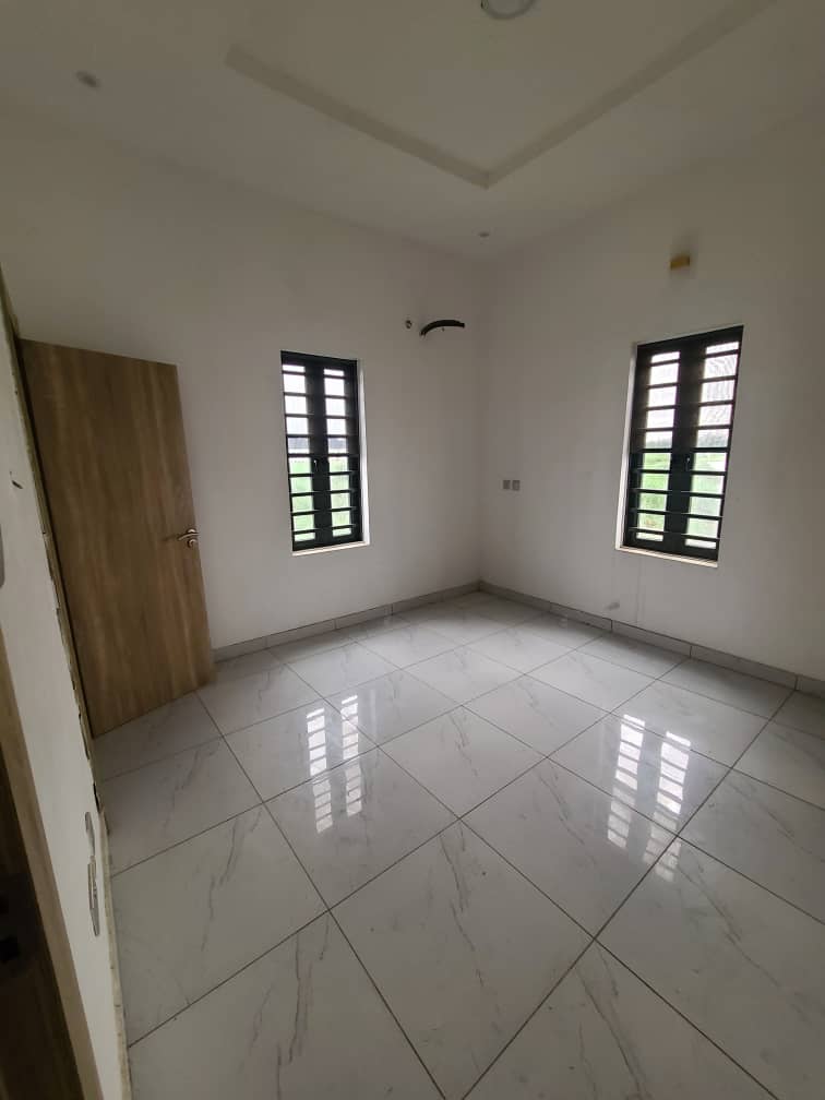 5 bedroom detached duplex