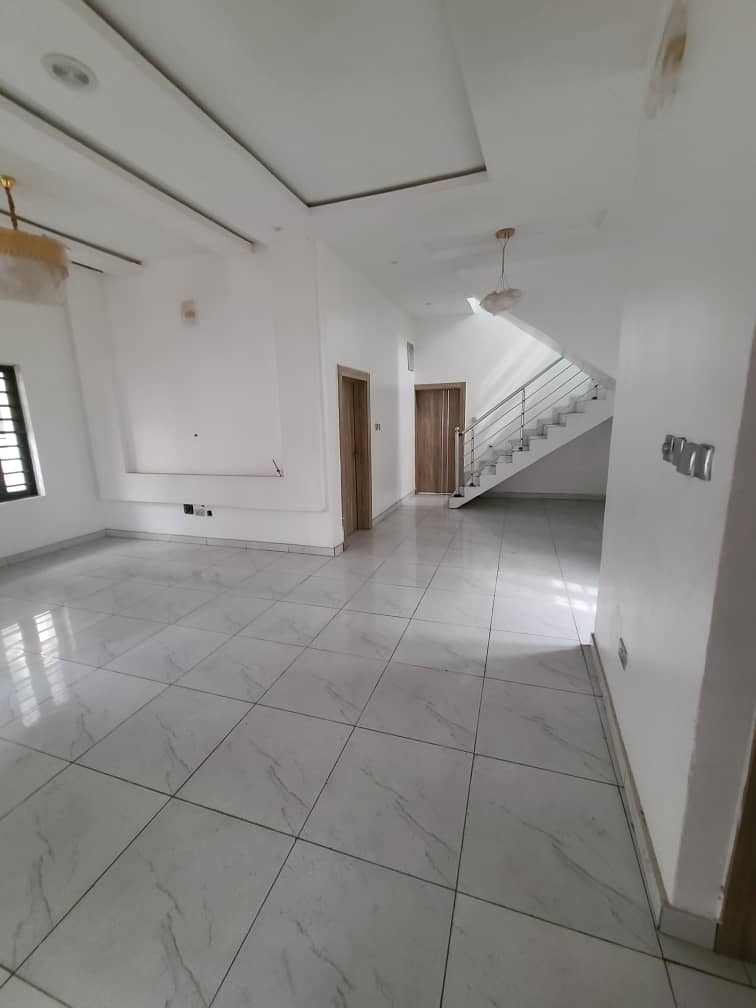 5 bedroom detached duplex