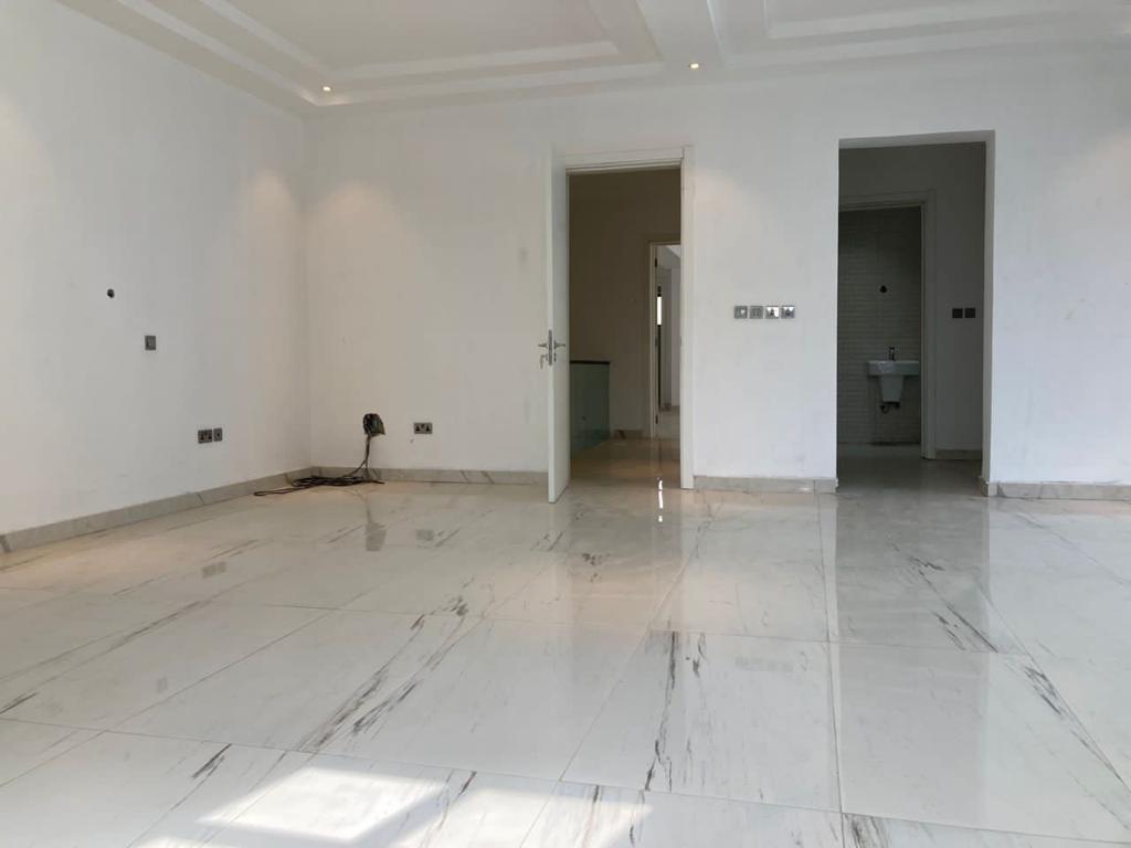 4 bedroom semi detached duplex with 2 room BQ