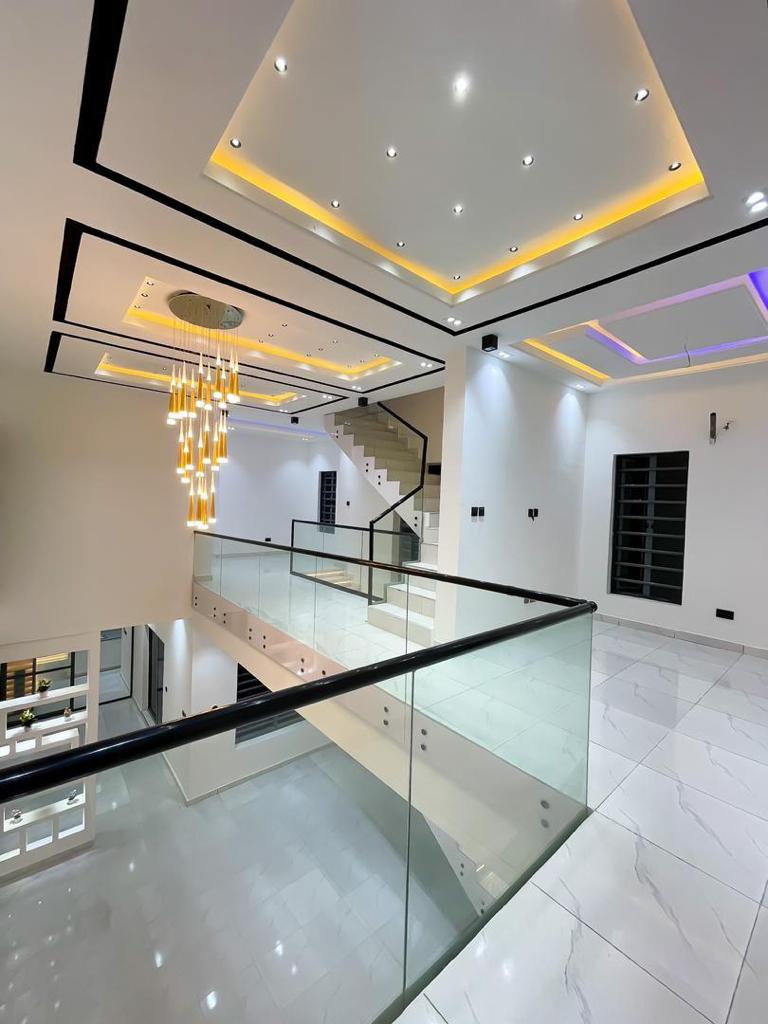 5 bedroom detached duplex with BQ