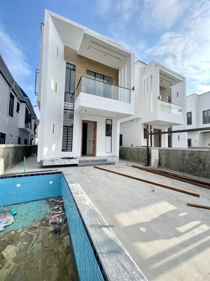 * 5 BED FULLY DETACHED DUPLEX WITH SWIMMING POOL *