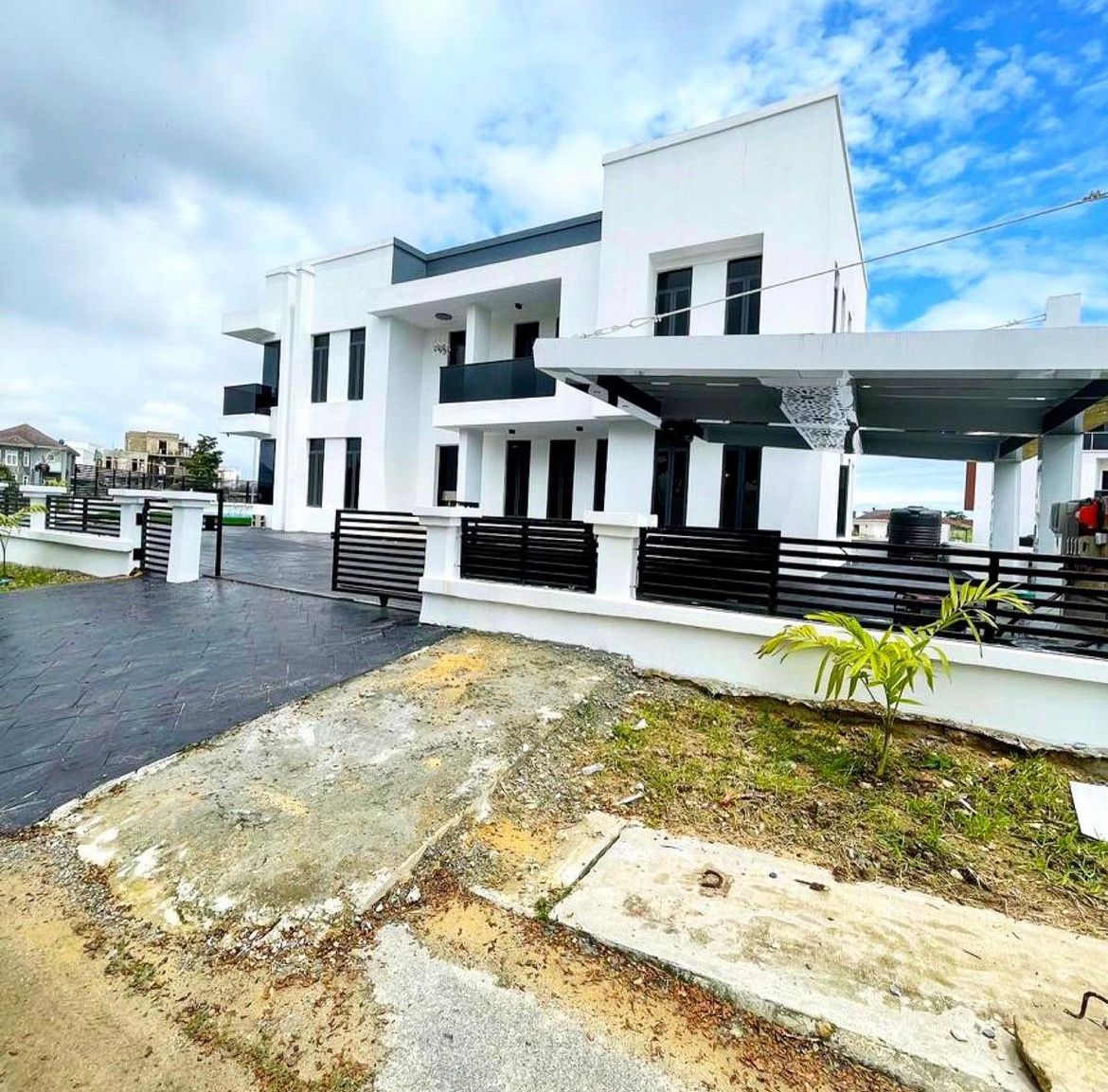 LUXURY 5BEDROOM FULLY DETACHED DUPLEX FOR SALE 