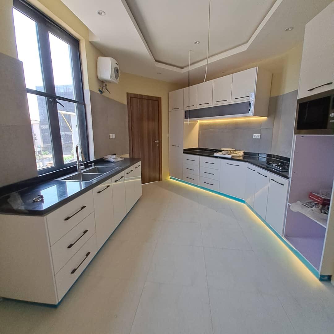 *LUXURY 3 BEDROOM FLAT WITH A POOL & BQ*????